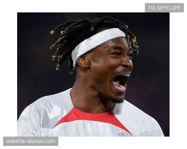 莱比锡后卫西马坎专访:在罗泽体系下,我被要求既是边后卫,也是第三中卫。 莱比锡后卫西马坎专访:在罗泽体系下,我被要求既是边后卫,也是第三中卫。