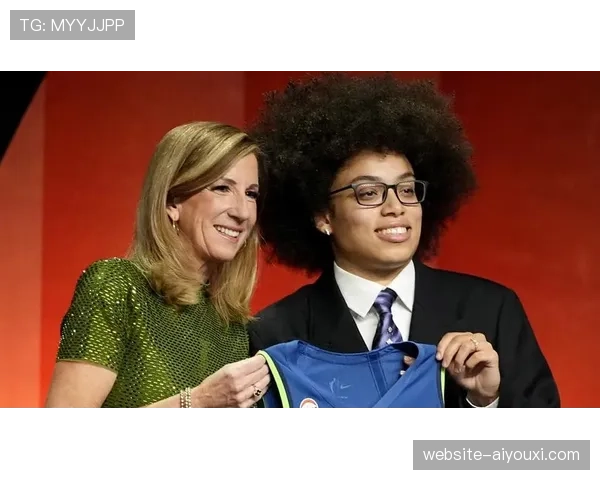 明尼苏达山猫用榜眼签选中TCU控卫奥利维娅·迈尔斯